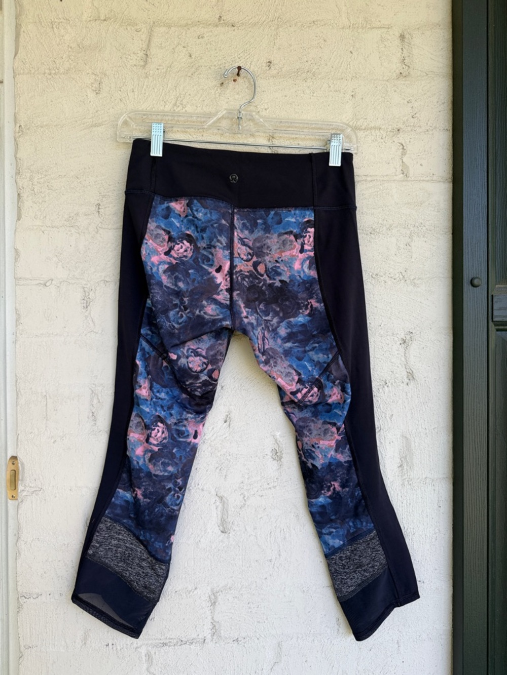 Lululemon If You're Lucky Crop Full-On Luxtreme Crops Size 6 - Picture 9 of 13